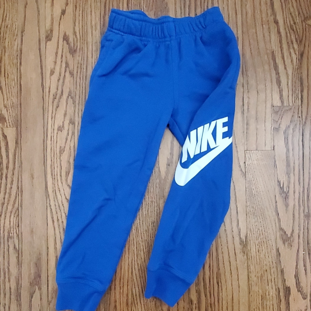 Blue nike sweatpants with pockets